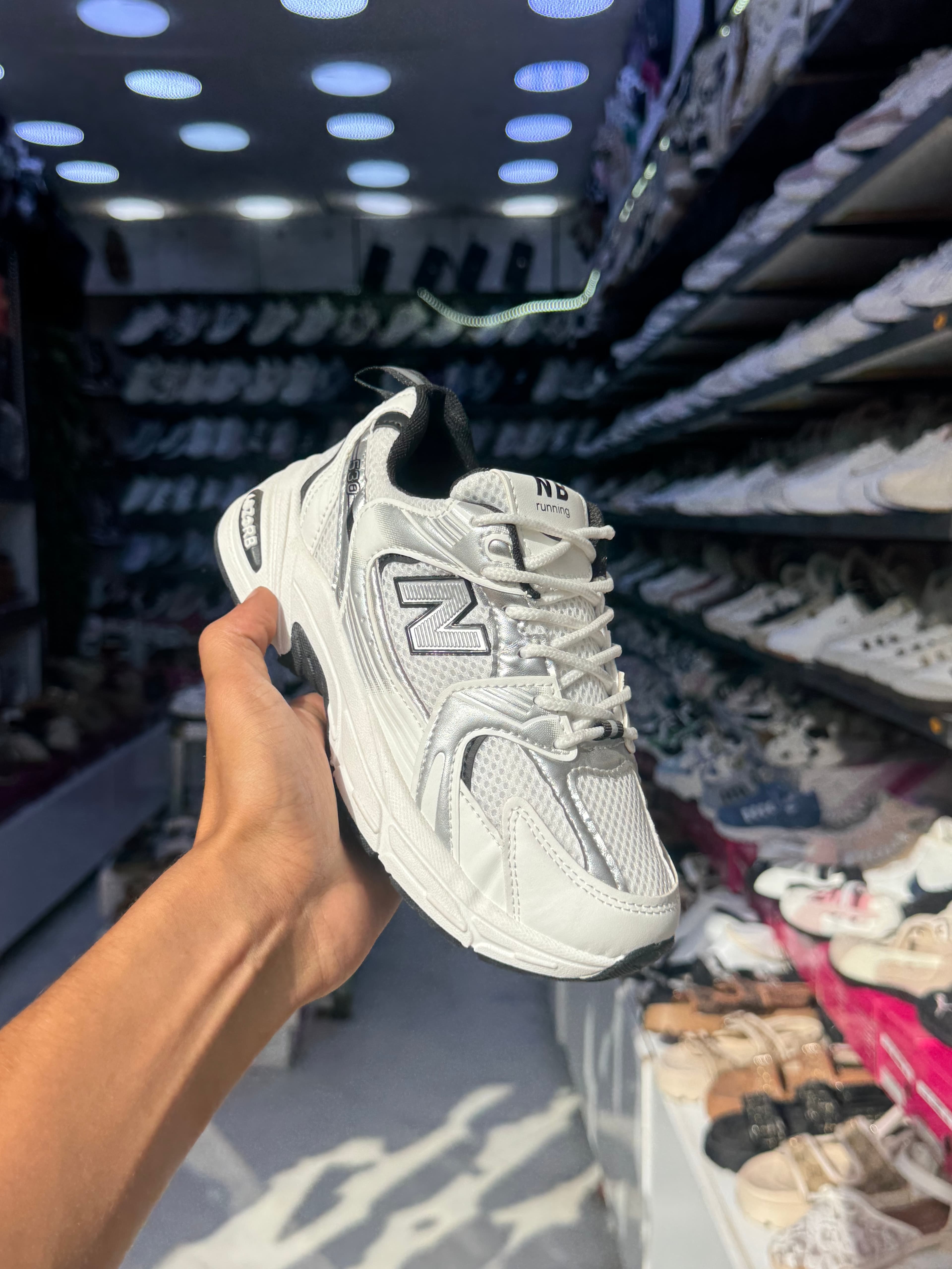 New Balance 530 — White black