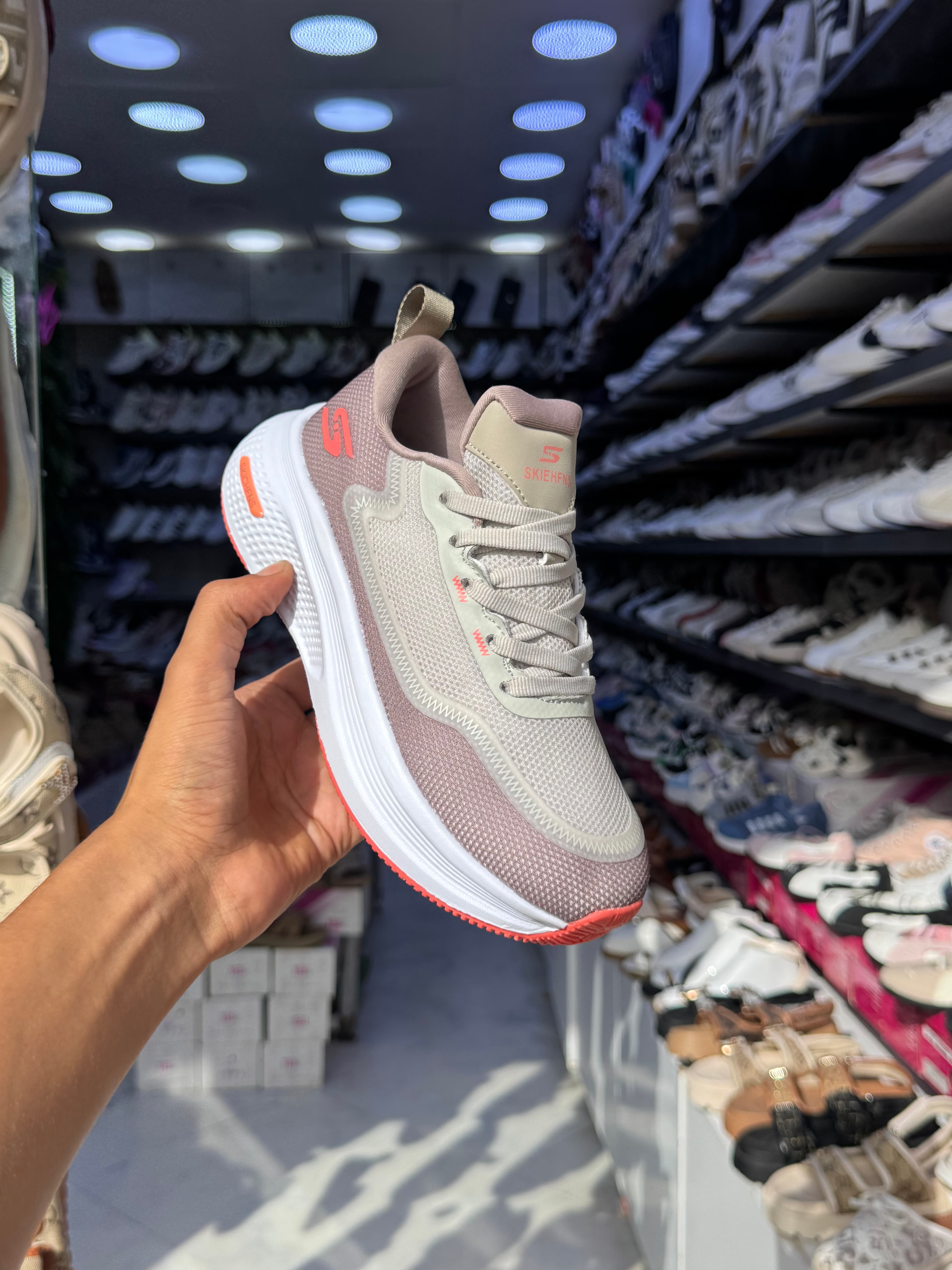 Skechers — Beige orange