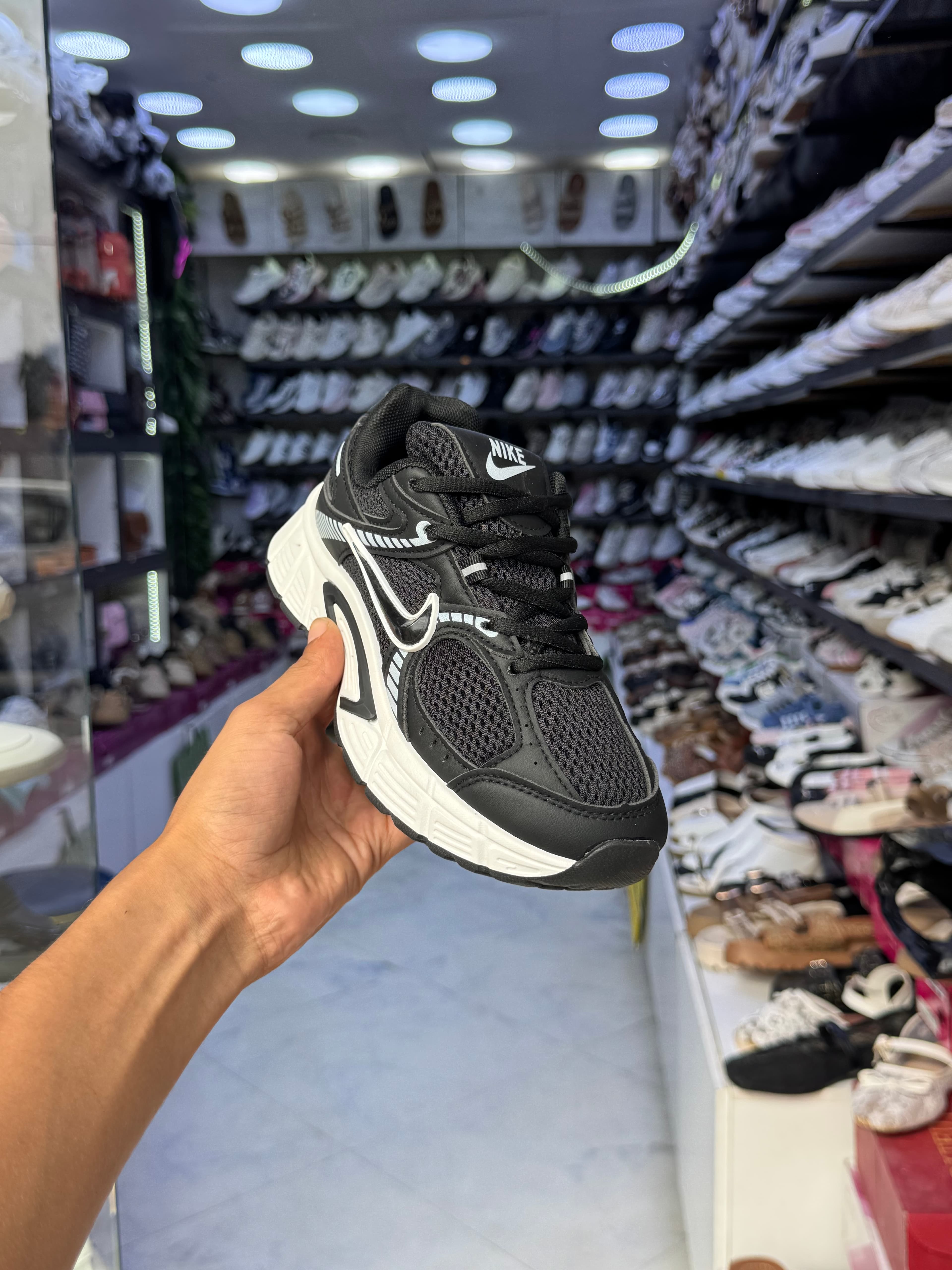 Nike Vomero 5 — Black&White